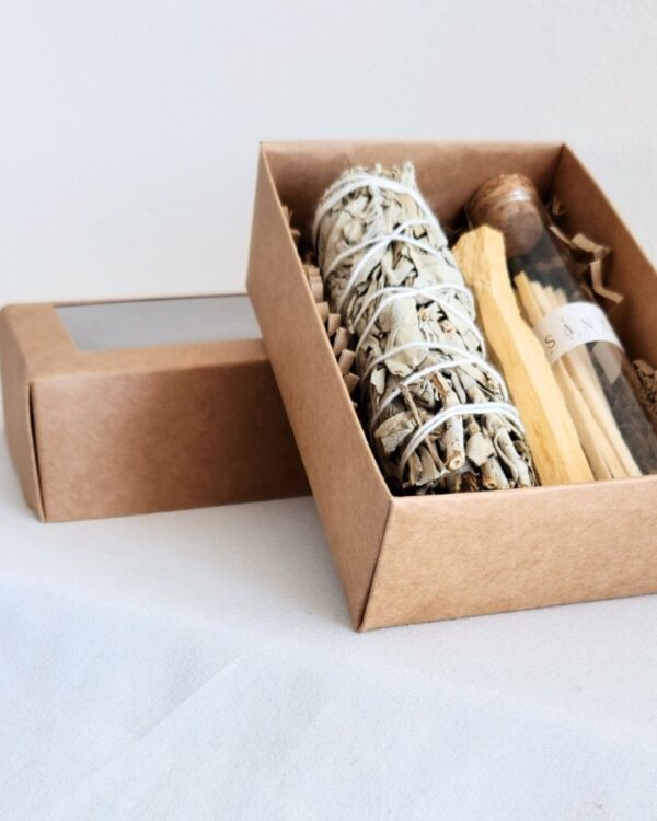 מארז לטיהור מרווה לבנה ופאלו סנטו עם צנצנת גפרורים מזכוכית