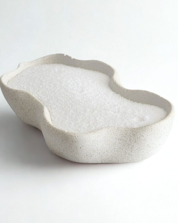 נר מכלי בטון בעבודת-יד עם שעוות שלג