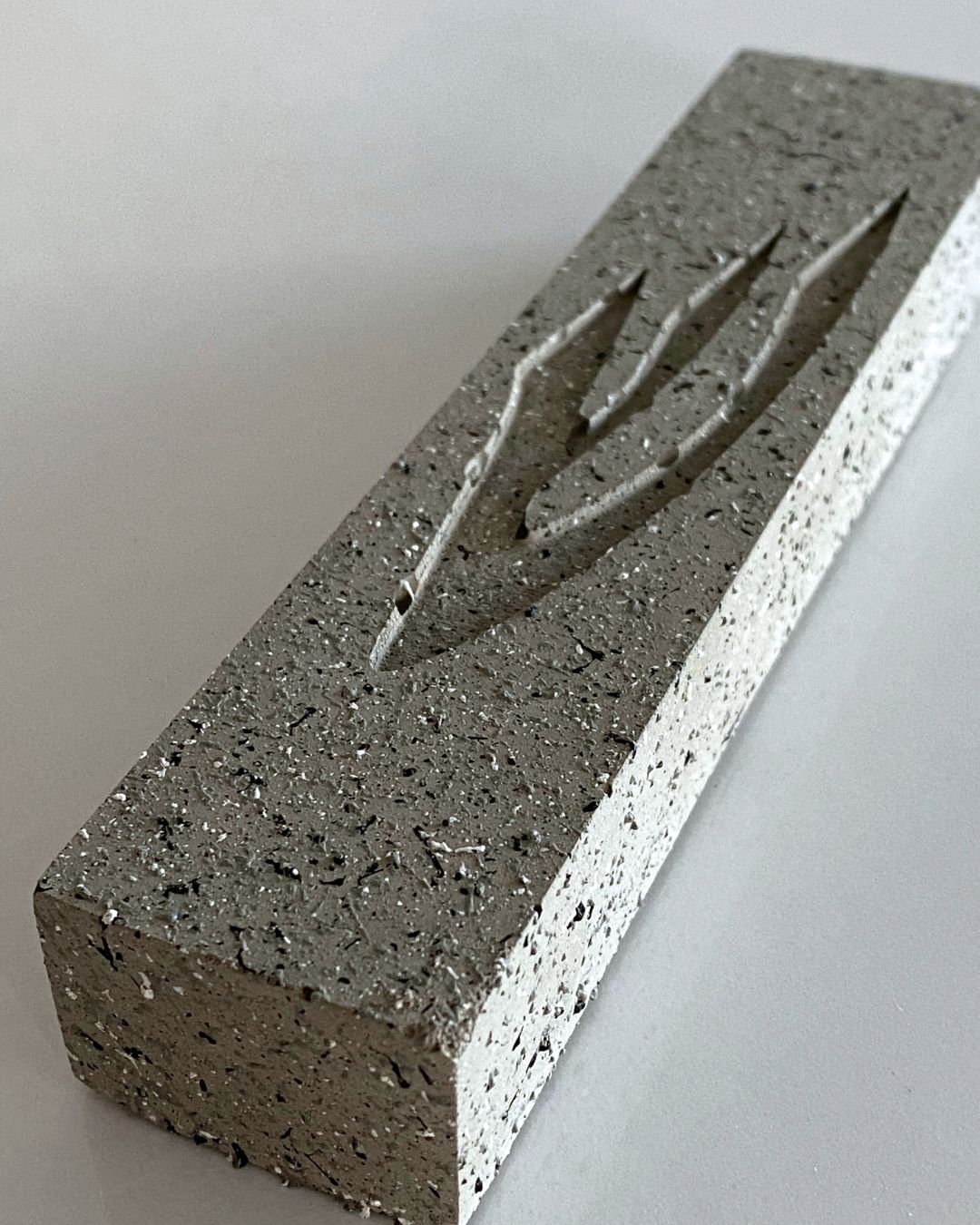 5 בית מזוזה מבטון בעבות-יד