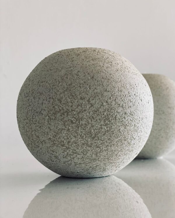 פמוט מבטון אבן בצורת כדול בעבודת-יד