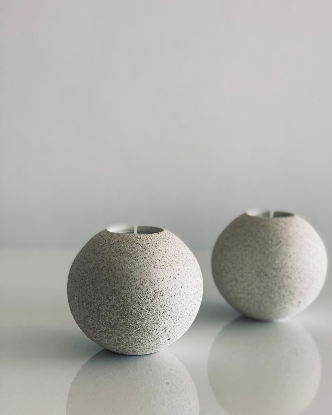 2 פמוט מבטון אבן בצורת כדול בעבודת-יד