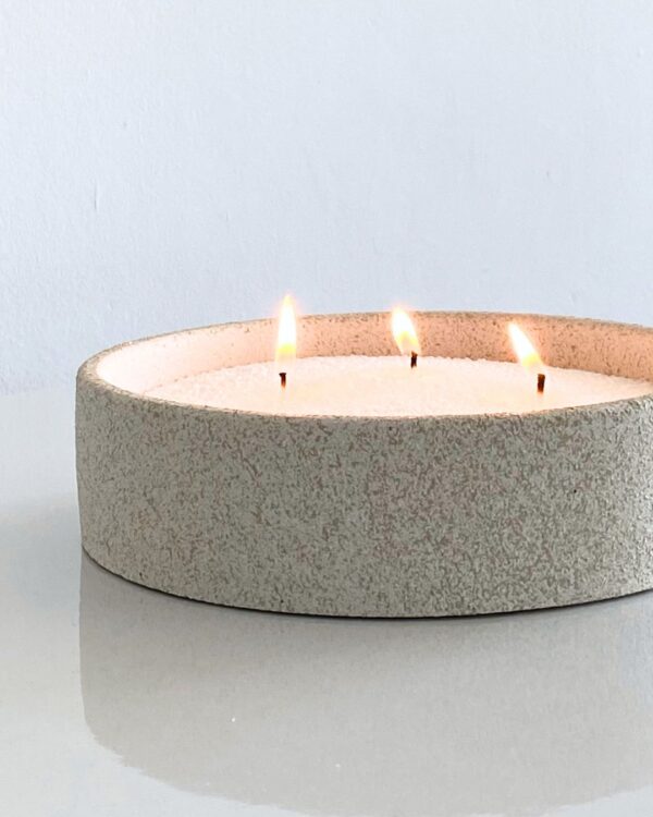 כלי קערה דקורטיבית מבטון בעבודת-יד עם שעוות שלג