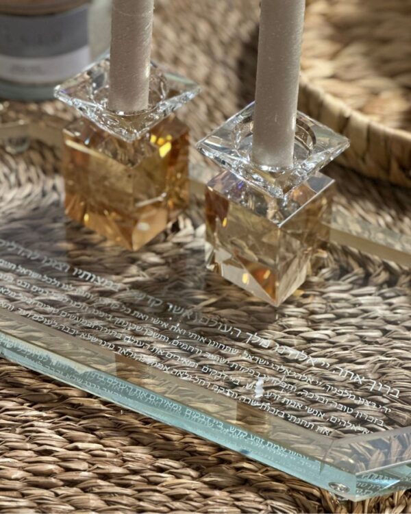 סט של מגש ופמוטים מקריסטל עם ברכת הדלקת נרות