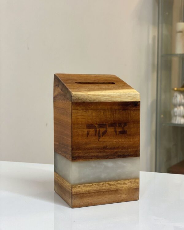 קופת צדקה עץ עם אפוקסי