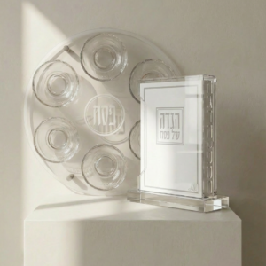 צלחת פסח מהודרת ומעמד הגדות 6 הגדות