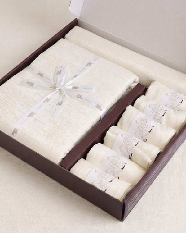 סט מפה מהודרת עם רנר ו 6 מפיות